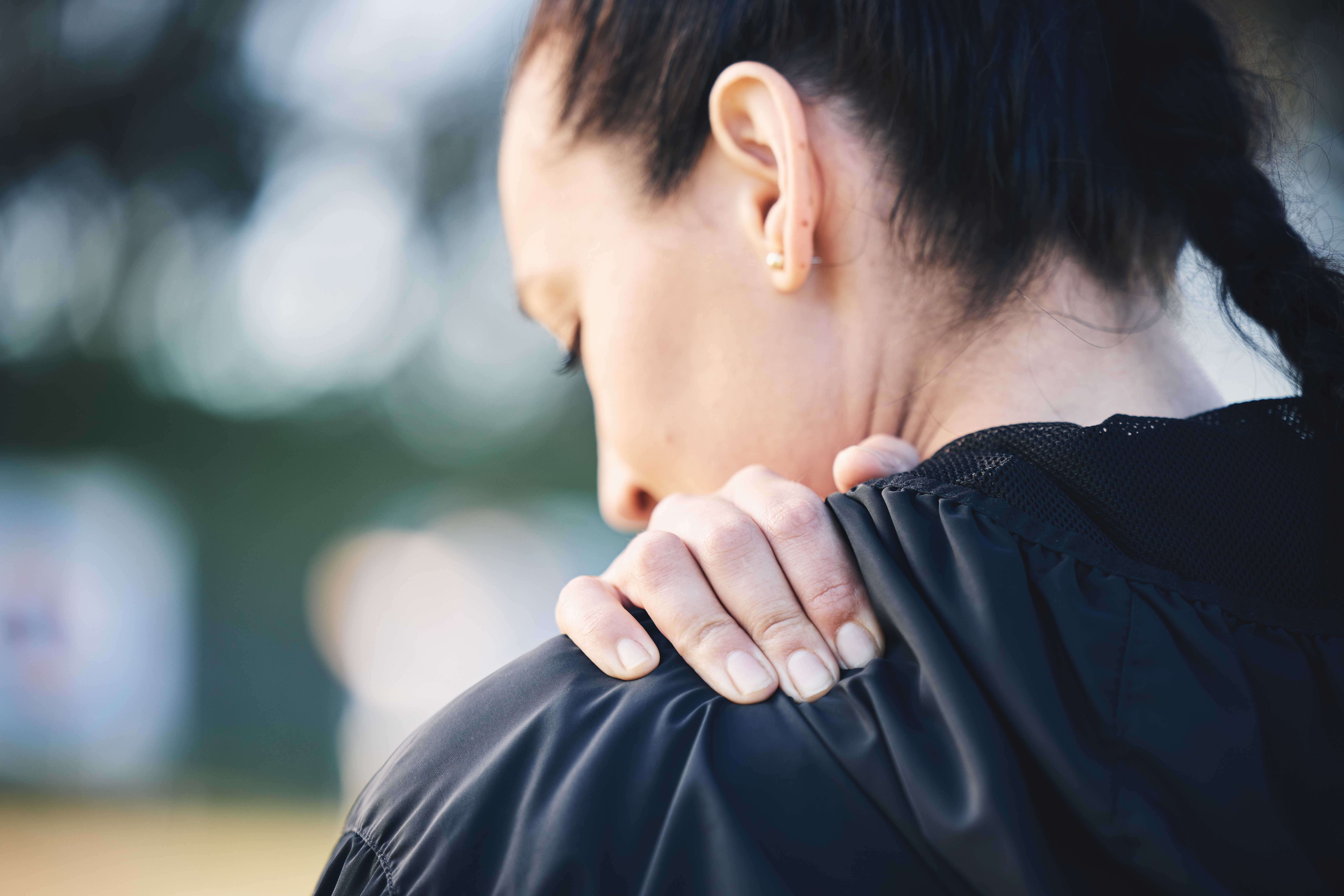 6 symptoms that you may have when dealing with a torn rotator cuff